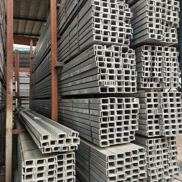 O feixe laminado a alta temperatura do aço carbono U perfila o canal de ASTM A36 Q235 Ss400I