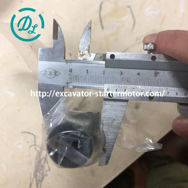 Le moteur est équipé d'un moteur de type ISUZU 4LE2