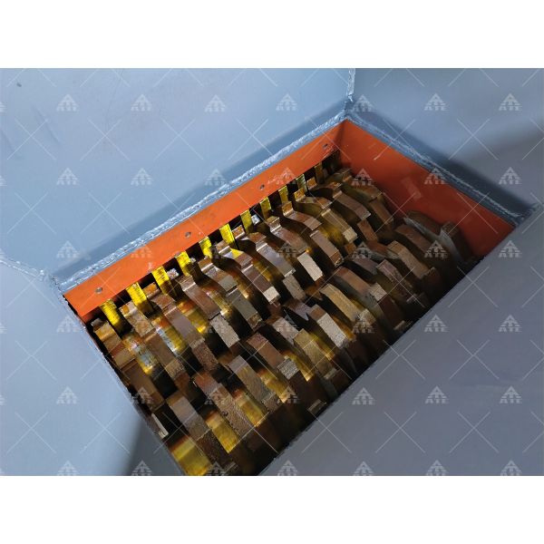 Double Shaft Metal Shredder for Giant Car Shell with 200-2200 mm Input Size and 1-10 cm Final Product Size