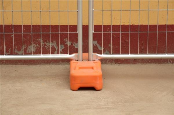 Temporary Steel Hoarding Fence color steel infilled 1.0mm thick OD 32 x 2.0mm outer tubing red and blue as orange color
