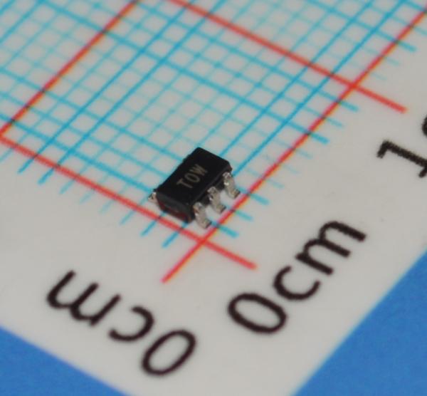 ADT6501SRJZP085RL7 Commutateur de température de précision 85°C ±0,5°C Précision 2,7V-5,5V Apport 6μA Puissance ultra-faible Sortie à écoulement ouvert SOT-23 Package pour IoT/appareils portables