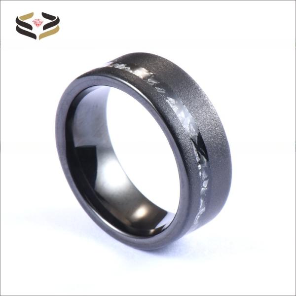 Anillo de promesa de tungsteno de boda Meteorito aplastado Negro Revestido de arena 8mm