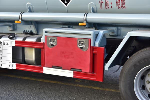 Nitric Acid Chemical Transportation Truck Manual Transmission 6*2 Pure Aluminum Tank Truck