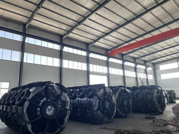 2X4m Foam Filled Fender With Chain Net 70kg/M³ Density 19mm Polyurea Thickness