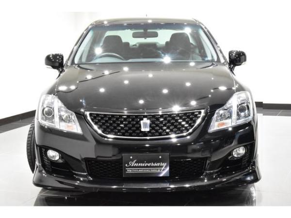 Toyota Crown 2.5 Sports Navigation Package New Black Leather Seat Covers / All-New Full Water Tank Capacity For The Car / All-New 20-Inch Tires And Wheels / All-New Aerodynamics / All-New LED Fog Lig