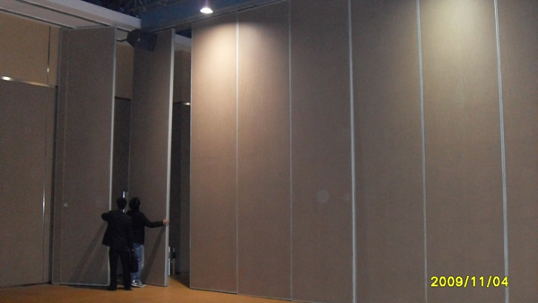 Панели ткани конференц-зала акустические, складывая двери сползая стекла