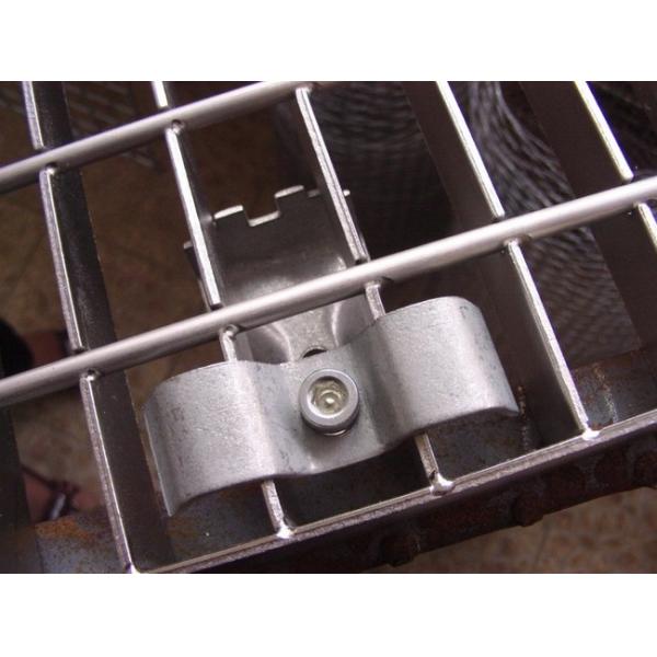 Гальванизированная поверхность нержавеющей стали крепежной детали зажимов дж/м стальная гратинг