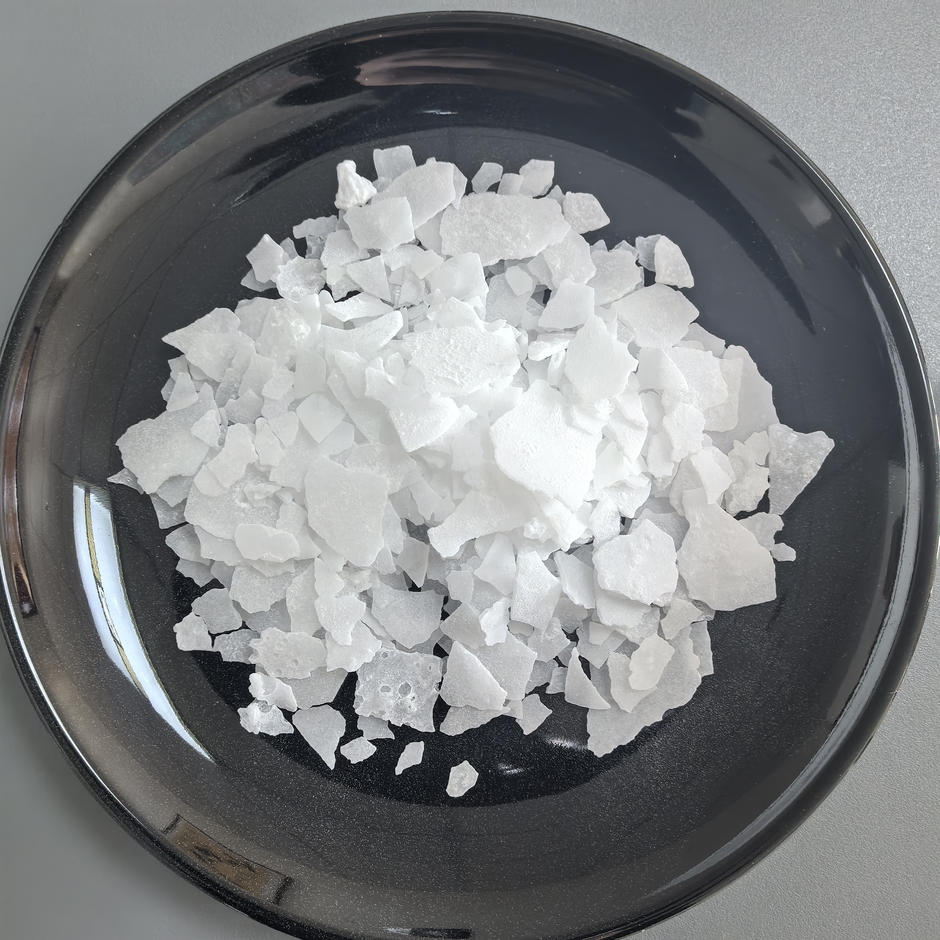 Industrial Grade Magnesium Chloride Flake Hexahydrate with ≥ 46% Purity in White Flake Form