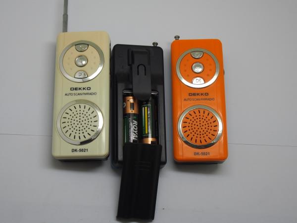 バッテリー駆動の FM スピーカー ラジオ OEM ロゴ Fm ライト ラジオ