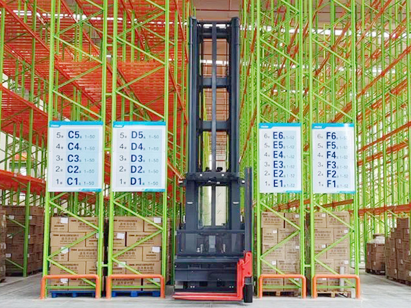 1.6 тонн Электрический подъемник 14,2 метров Высота подъема Человек устанавливается для узких проходов