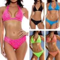 Des maillots de bain en bikini pour les jeunes