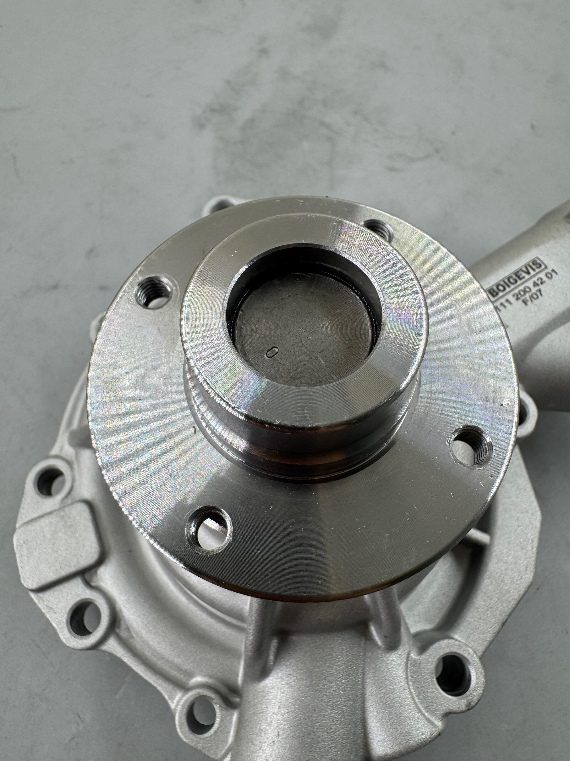 High quality water pump 1112 0042 01 for Benz