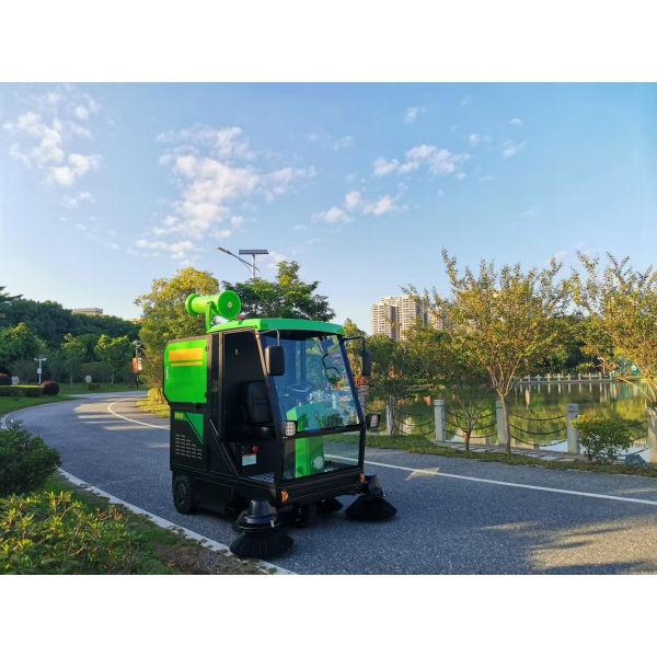 DQS20  78.7 inch Cleaning Width Fully Enclosed Sweeper with fog cannon machine