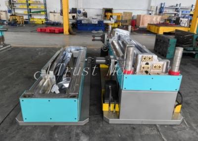 Moulage par compression du cadre de porte de train SMC 300 000 coups Acier P20