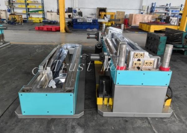 Moulage par compression du cadre de porte de train SMC 300 000 coups Acier P20
