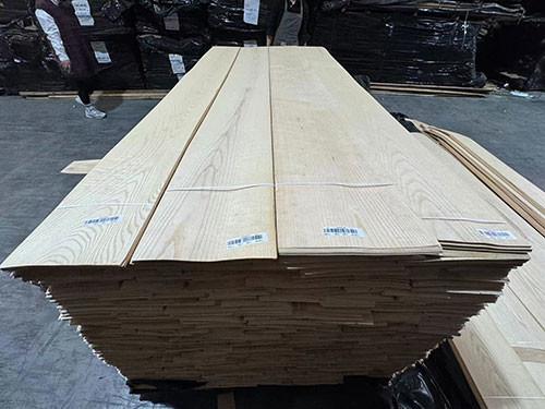 OEM White Ash Wood Veneer Crown Cut 0.45mm Thick Panel AA grade