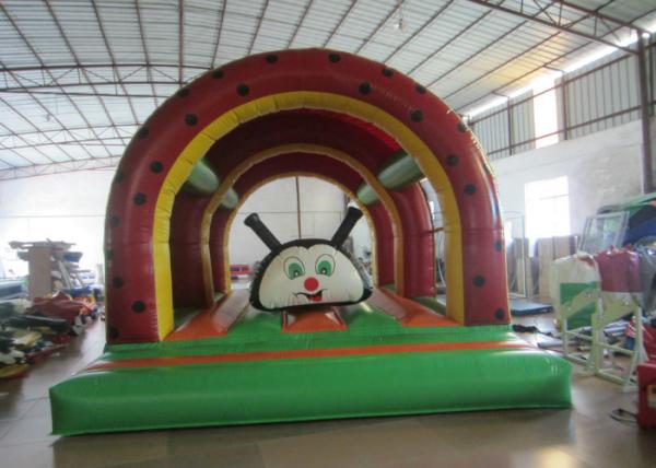 Casa inflável infantil Caterpillar tema três arcos Casa inflável externa 6x4m