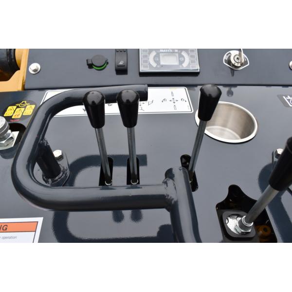 Кормила скида ведра мульч сада МЛ525Л перевозя на грузовиках след Роадер гигантского мини электрического резиновый