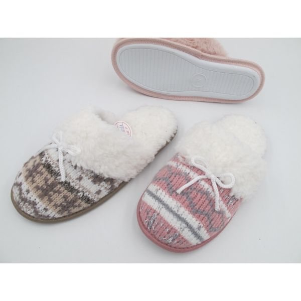 Chaussettes chaudes pour femmes en hiver avec dessus tricoté et semelle anti-dérapant