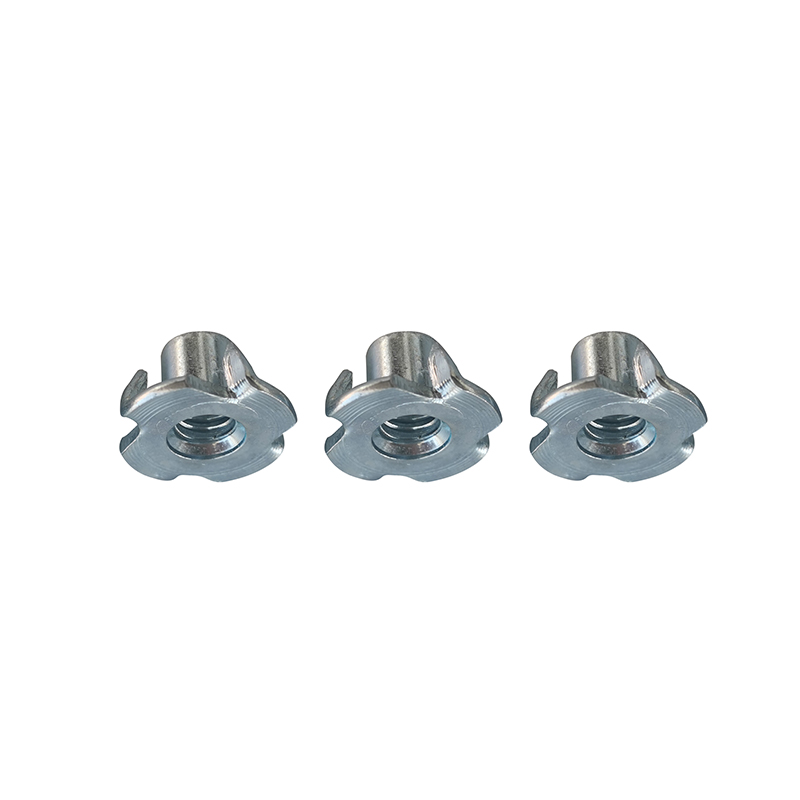 Чернота ZP YZ/Phosphated серым цветом покрытые стальные гайки t с 4 Prongs