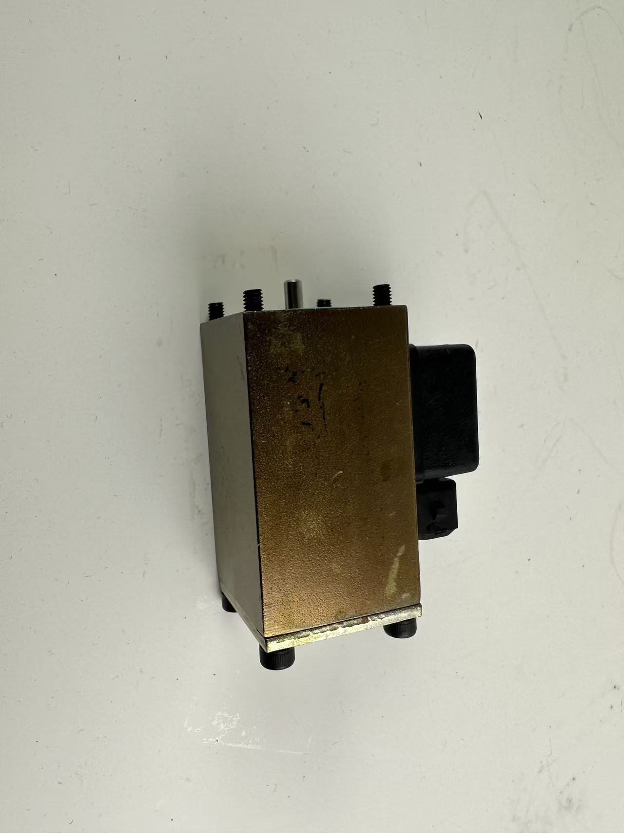 0009736081 solenoid valve Linde Reach Stacker Parts