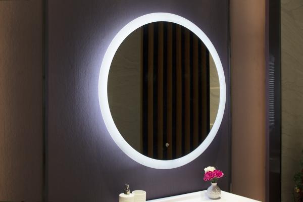 Miroir de douche anti-brouillard UL 200*200 mm équipé de lumière pour une expérience de bain luxueuse