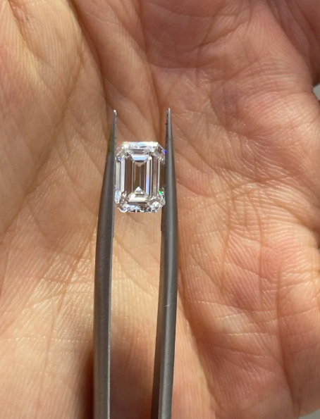 5.38ct Emerald-shaped diamond earrings DEF VVS Lab Grown Diamonds PT950