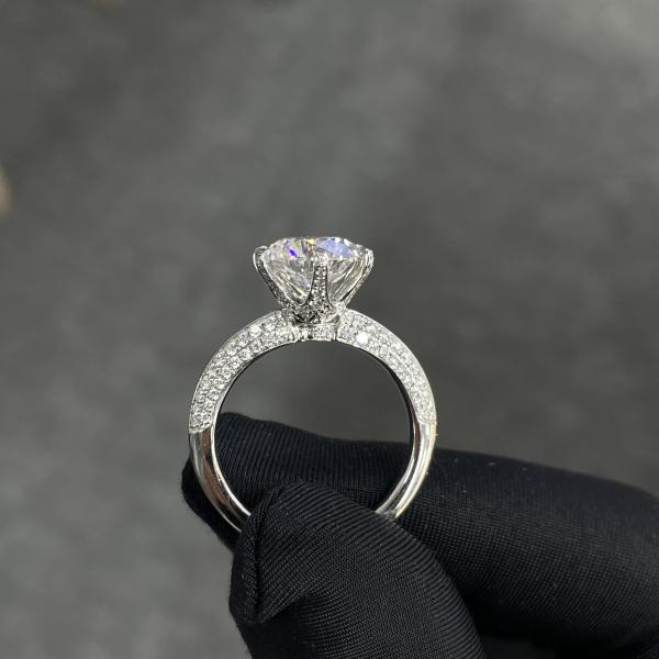 Лабораторно выращенные бриллиантовые кольца 3.01ct CVD Белый F VS2 Половина страны