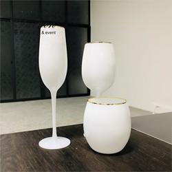 Vinho claro, champanhe, copos de água, festa, vidro personalizado para casamento.