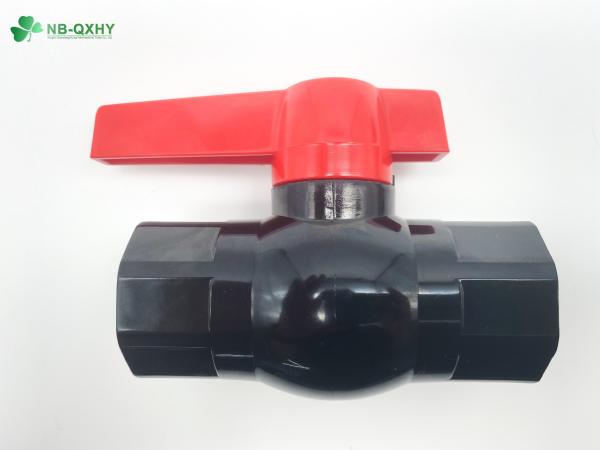 Válvula de esfera octogonal de plástico PVC/UPVC resistente a altas temperaturas para a indústria do Médio Oriente