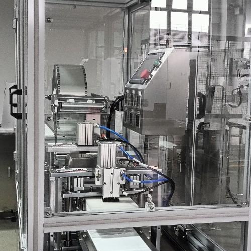 Machine d'emballage d'amplificateurs de bouche et de produits d'hygiène à usage unique