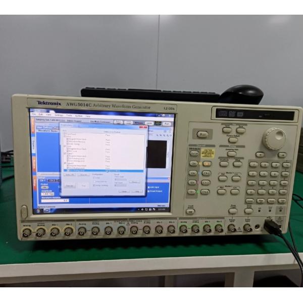 Tektronix AWG5014C произвольный генератор форм волн 1.2 Gsample Per Second 14 бит разрешение 4 канал