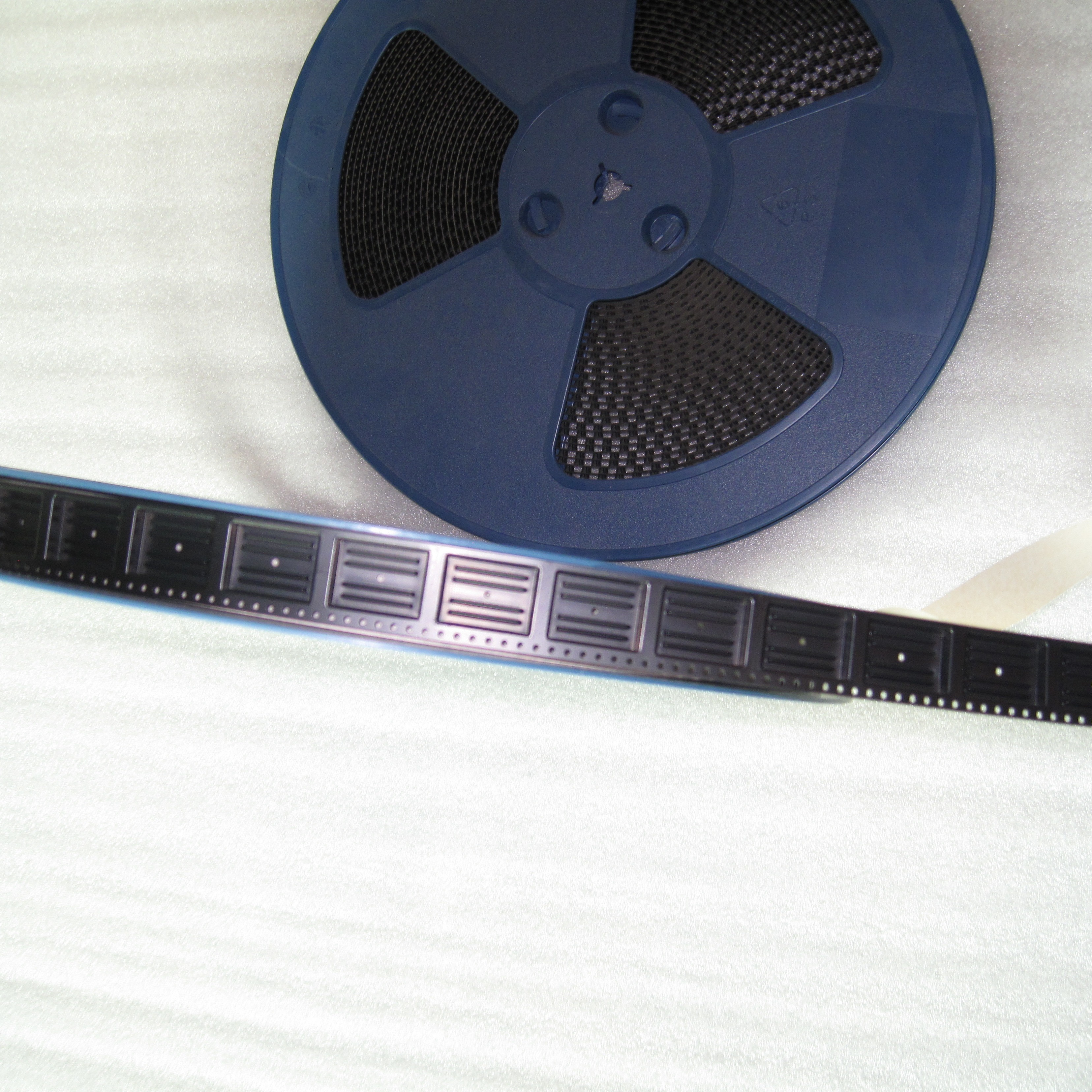 15-Inch 44mm Blue SMD Tape Reel for Carrier Tape Packaging and SMT Component Feeding