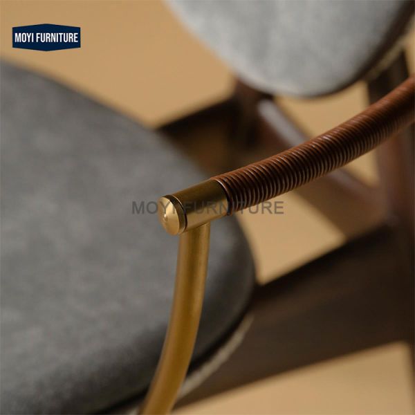 Round-Back Bar Chair