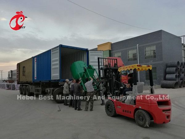 Máquina de mistura e moagem de forragem para a produção de rações para a quinta de frangos Doris