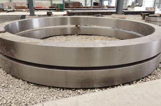 採掘機の予備品のロータリー キルン ギヤおよびタイヤの鋳造および鍛造材