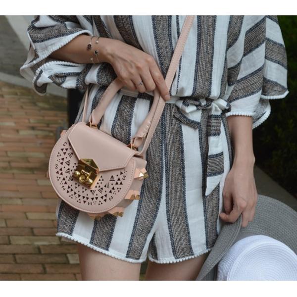 2016 Korean version of the new shoulder bag female fashion rivets hollow pattern portable diagonal package