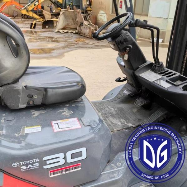 3t 8FDA30 Подержанный вилочный погрузчик Toyota Мощная гидравлическая машина для вилочного погрузчика