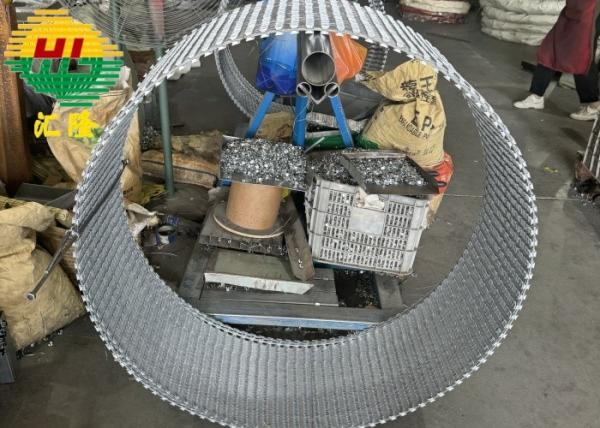 2.5mm Hot Dipped Galvanized Concertina Barbed Wire For Ukraine