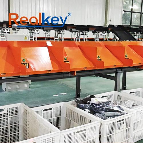 High Precision Tilt Tray Sortation Machine Customized For Various Items Space Saving
