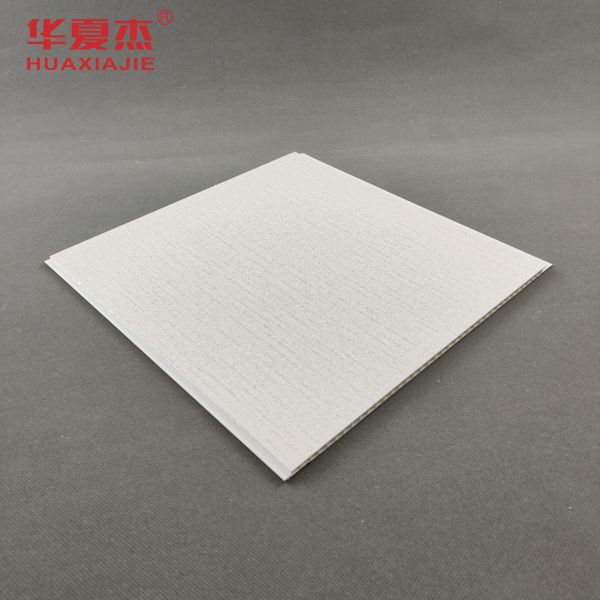 Panneaux muraux en PVC haut de gamme avec finition en grains de bois estampillés à chaud - facile à installer et longueur personnalisable