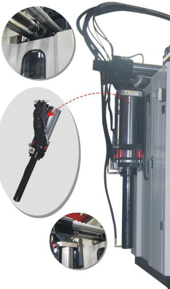 Dumbbell Rubber Injection Moulding Machine Can Be Customized Worktable