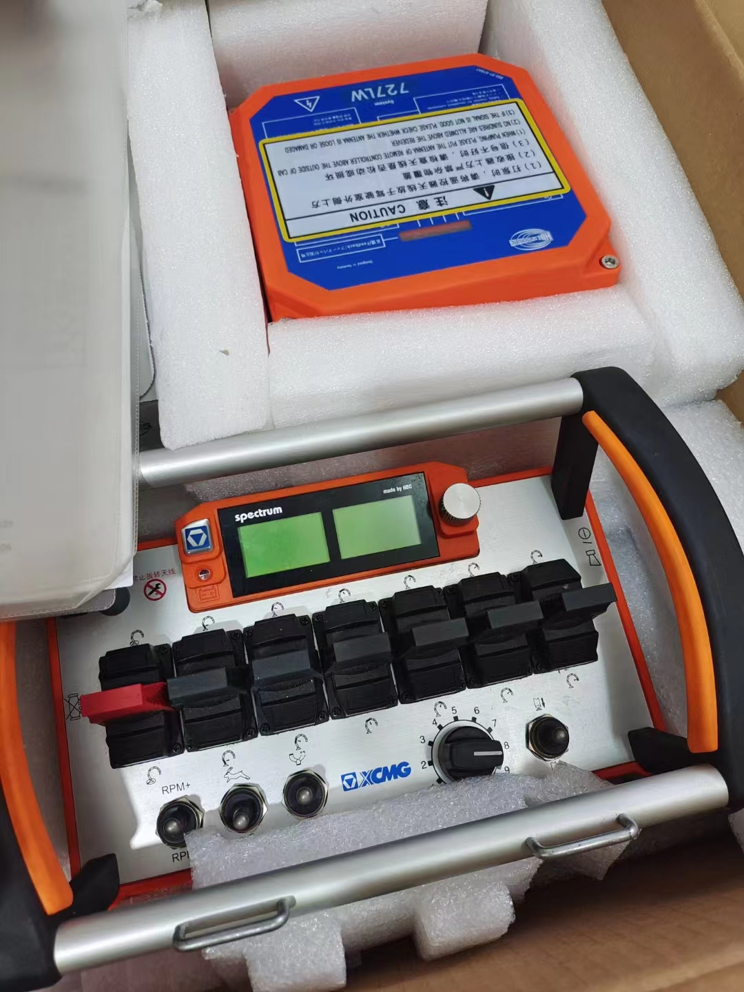 The New Remote Control Assembly With Screen 727 Is Used for XCMGg  Concrete Pump Truck Parts