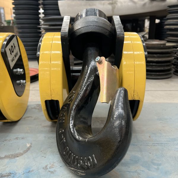 25T Lifting Capacity Durable Crane Hook with Safety Latch for Crane Lifting Applications