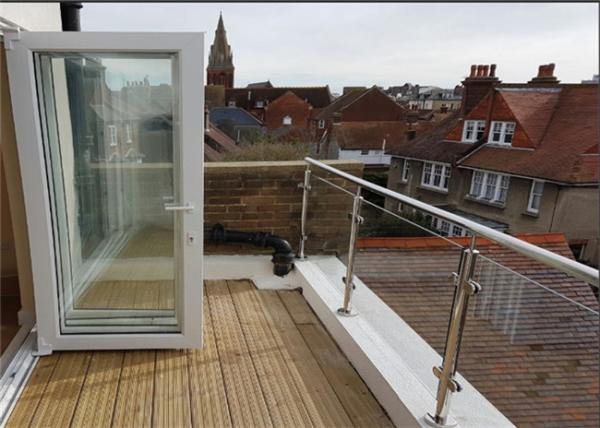 Round Post Stainless Steel Glass Railing For Real Estate Development Companies