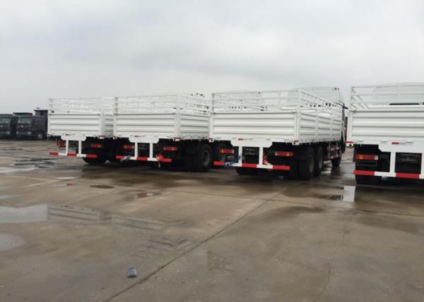 Light Goods HOWO Economic Cargo Vehicles 25 Tons 10Wheels LHD 290 HP Two Berth