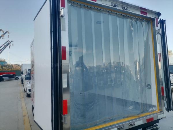 Foton Cargo Cooling Food Refrigerated Van Truck , Freezer Box Truck For Ice Cream