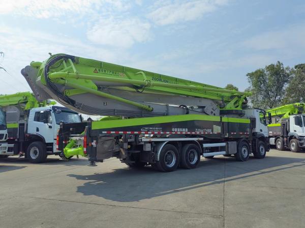 Pompes à béton utilisées Zoomlion Pompes montées sur camion ZLJ5441THBBE 56X-6RZ Avec de bonnes performances