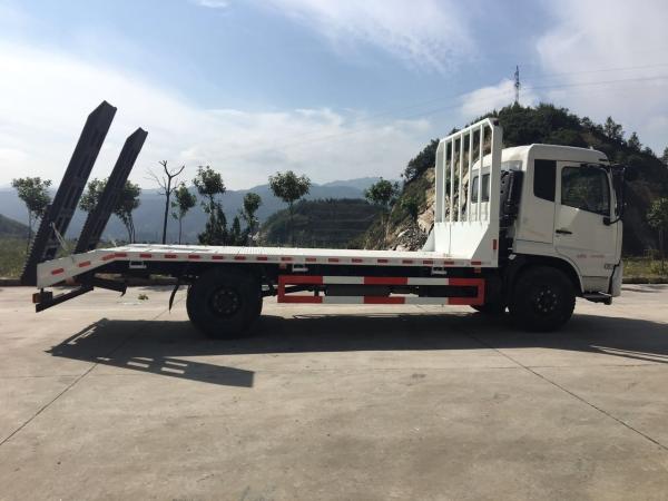 4x2/6x2/6x4/8x4/8x6/4x4/6x6 Caminhão Dongfeng de cama plana para demandas de entrega de escavadeiras