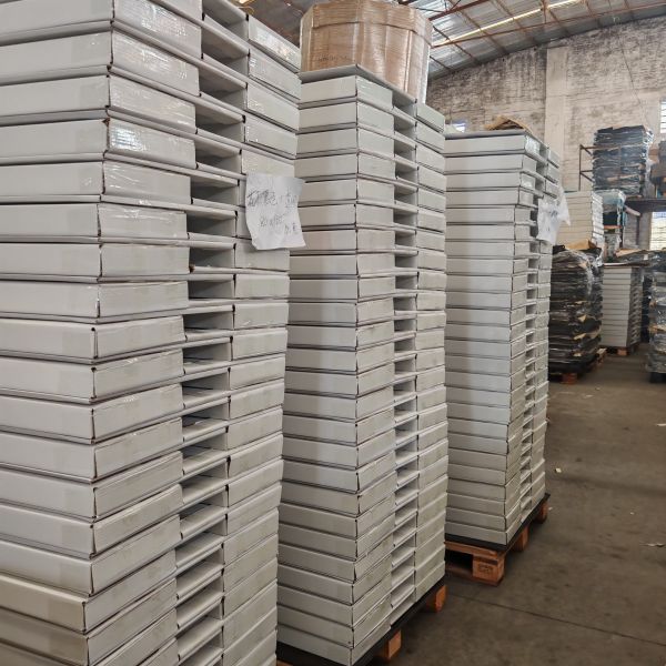 Mannual Polycarbonate Window Awning With Transparent  2.5mm Polycarbonate Solid Sheet Or 5.0mm Polycarbonate Hollow Sheet Made From PC Materials Of Board
